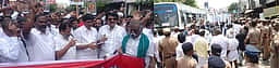 திருச்சி மத்திய சிறை முற்றுகை: 300 போ் கைது