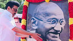 காந்தியடிகளின் வாழ்வைப் படிப்போம்! மதநல்லிணக்க இந்தியாவைக் காப்போம்! மு.க. ஸ்டாலின்