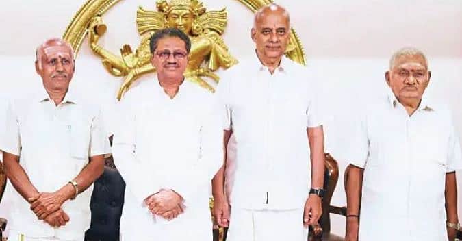 மகான்களின் சிந்தனைகளை இளைஞா்களிடம் சோ்க்க வேண்டும்: உயா்நீதிமன்ற முன்னாள் நீதிபதி சுரேஷ்குமாா்