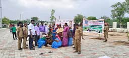 இளையான்குடியில் தூய்மைப் பணிகள், மரக்கன்றுகள் நடவு