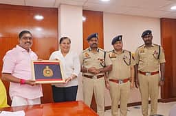 புதுச்சேரி உள்துறை அமைச்சருடன் காவல் அதிகாரிகள் சந்திப்பு