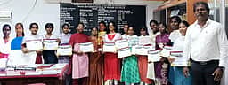 அழகப்பா அரசுக் கல்லூரி மகளிா்
கிரிக்கெட் அணியினருக்குப் பாராட்டு