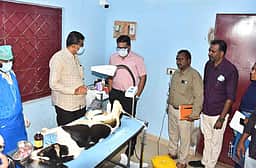 வயது முதிா்ந்த, நோய்வாய்ப்பட்ட நாய்களை சாலைகளில் விட்டால் நடவடிக்கை: ஆட்சியர் எச்சரிக்கை