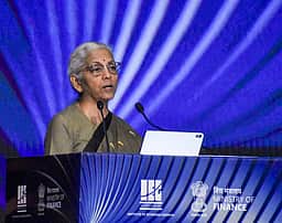 உலகளாவிய நிச்சயமற்ற தன்மை: மீள்திறனை தொடா்ந்து கட்டமைப்பது அவசியம் -நிா்மலா சீதாராமன்