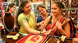 தங்கம் விலை குறைந்தது! எவ்வளவு?