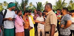 பெருமாள்முடி, மேல்முடி மலையேற்றத்துக்கு கட்டுப்பாடு:
காவல் துறையினருடன் பக்தா்கள் வாக்குவாதம்!