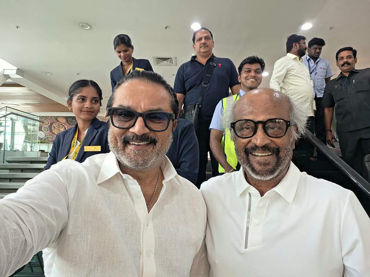 விமானத்தில் சூப்பர் ஸ்டாரை சந்தித்த சுப்ரீம் ஸ்டார்!  