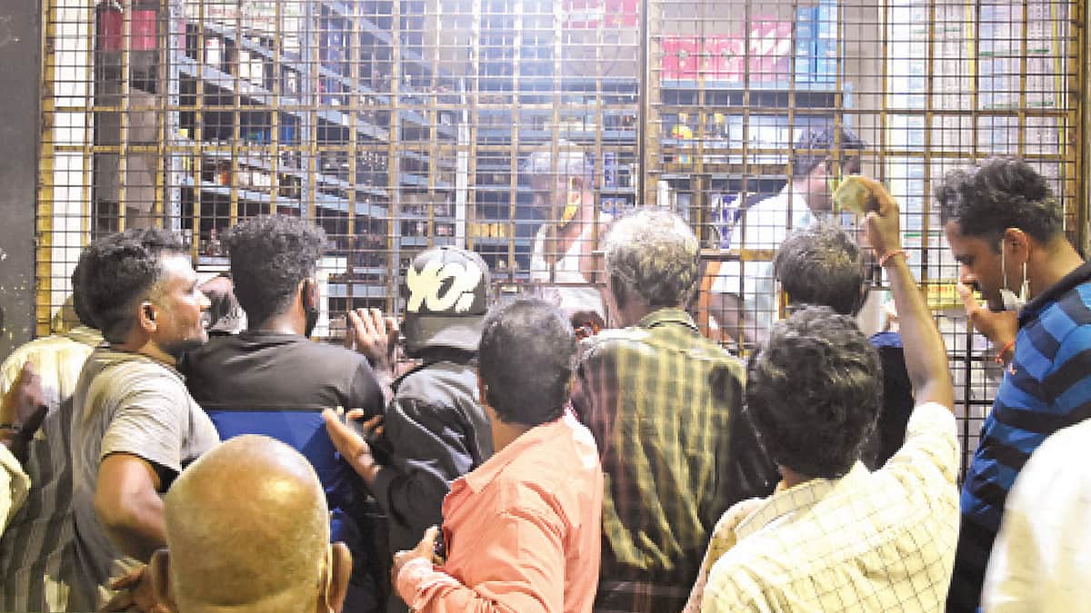 தள்ளாடும் மதுக்கொள்கை: தடம் மாறும் மக்கள் வாழ்க்கை!