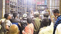 தள்ளாடும் மதுக்கொள்கை: தடம் மாறும் மக்கள் வாழ்க்கை!
