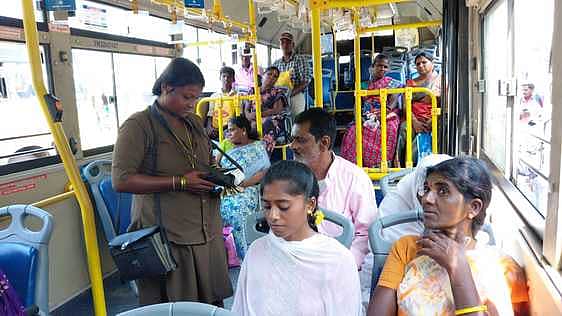 கடலூா் மண்டலத்தில் அரசுப் பேருந்தில் முதல் பெண் நடத்துநா்