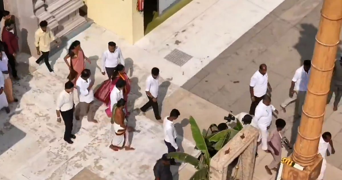 வஞ்சியம்மன் கோயிலில் முதல்வர் விஜய்.