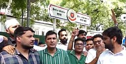 காவலர்களால் 3 பத்திரிகையாளர்களுக்கு பாலியல் சீண்டல்; ஆம் ஆத்மி போராட்டம்!