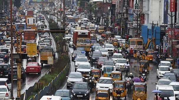 போக்குவரத்து நெரிசல்: விடுமுறை முடிந்து சென்னை திரும்பும் மக்கள்