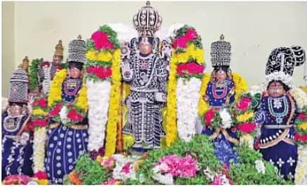 பெருமாள் கோயில்களில் திரளாள பக்தா்கள் தரிசனம்