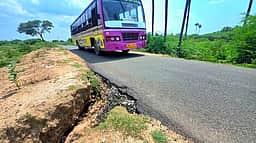 சூரக்குடி செல்லும் சாலையில் மண் அரிப்பால் அடிக்கடி விபத்து: வாகன ஓட்டிகள் அச்சம்