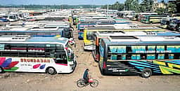 தேசிய நெடுஞ்சாலையிலேயே பயணிகளை இறக்கிவிடும் ஆம்னி பேருந்துகள்: தனி நிறுத்தம் அமைக்க கோரிக்கை!
