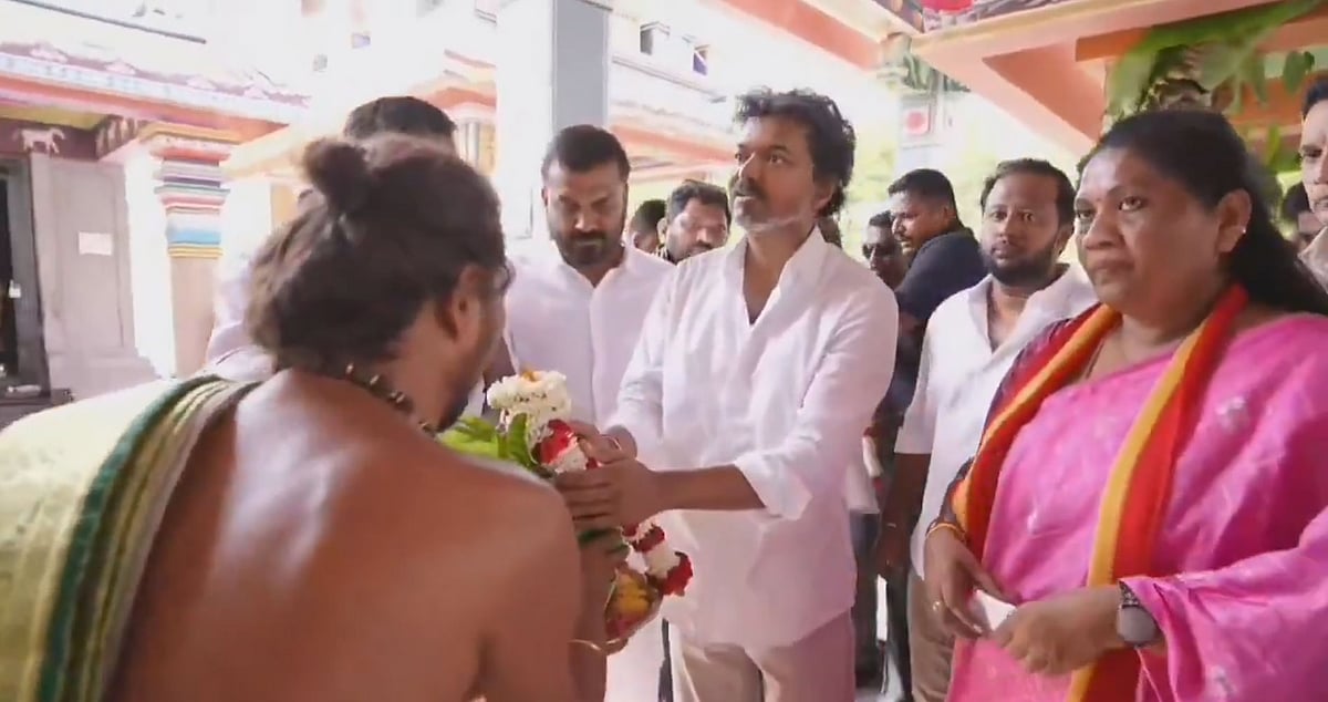 வஞ்சியம்மன் கோயிலில் முதல்வர் விஜய்க்கு பூரண கும்ப மரியாதை அளிக்கப்பட்டது.