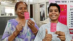 பெண்கள், திருநங்கைகள் இலவசமாக பேருந்தில் பயணிக்க இளைஞ்சிவப்பு அட்டை கட்டாயம்!