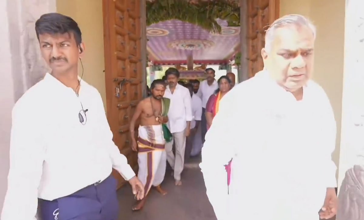 வஞ்சியம்மன் கோயிலில் முதல்வர் விஜய்.