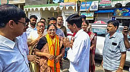 மேற்கு வங்கம்: 2 தொகுதிகளுக்கான இடைத்தோ்தல் பிரசாரம் ஓய்ந்தது!