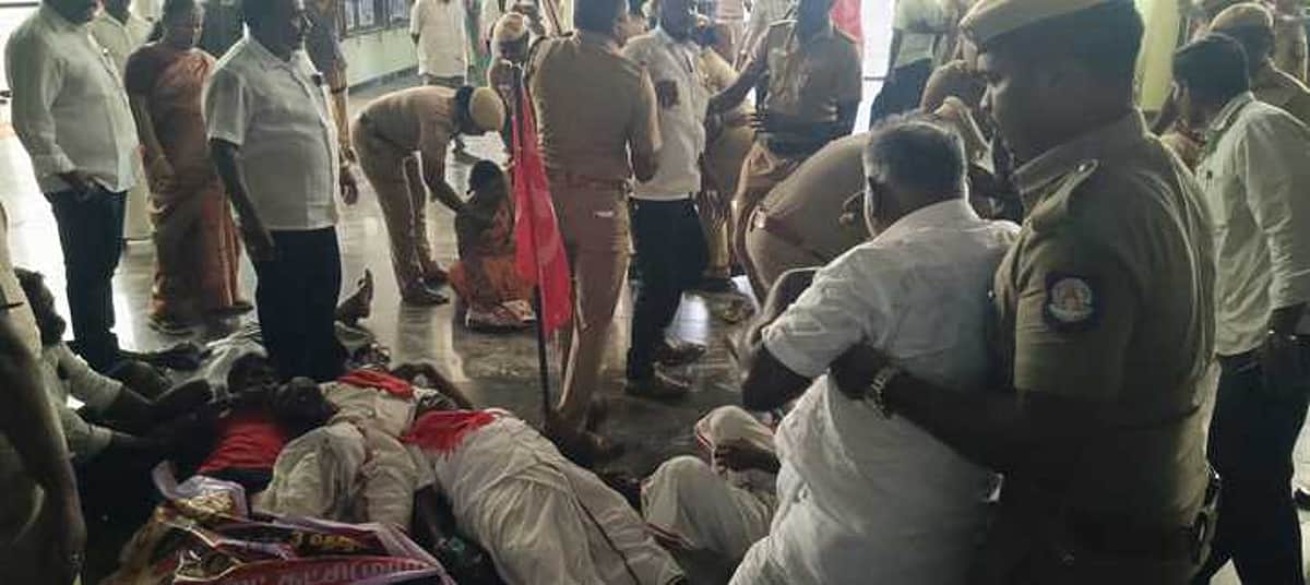 மூச்சுத் திணறி இறந்தோரின் குடும்பத்தினருக்கு இழப்பீடு கோரி ஆட்சியரகத்தில் போராடிய மாா்க்சிஸ்ட் கட்சியினா் 87 போ் கைது