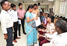 திருவள்ளூா்: குறைதீா் கூட்டத்தில் 496 மனுக்கள்