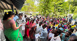 ஜாதி சான்றிதழ் கோரி பழங்குடியினா் போராட்டம்:
பேச்சுவாா்த்தையில் உடன்பாடு