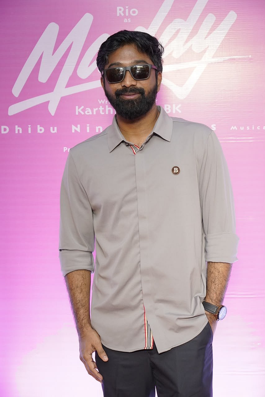 சென்னை நேரு விளையாட்டு அரங்கில் பிரம்மாண்டமான செட் அமைக்கப்பட்டு முக்கியமான காட்சிகள் படமாக்கப்பட்டதுடன், இப்படத்தின் முழு படப்பிடிப்பும் நிறைவு பெற்றுள்ளது.