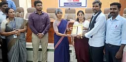 ரத்ததான முகாம் நடத்தியவா்களுக்கு ஆட்சியா் பாராட்டு