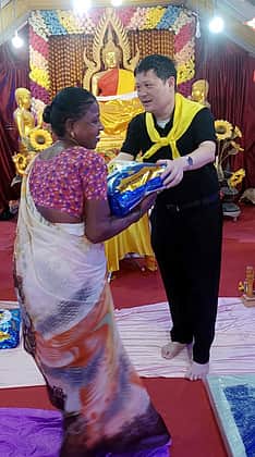 காஞ்சிபுரம் புத்த விகாரில் தாய்லாந்து தூதரக அதிகாரி வழிபாடு