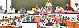 புதுகை மாவட்டத்தில் டெங்கு தடுப்பு பணிகளில் 535 பணியாளா்கள்