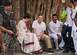 ராகுல் போராடும் இடத்திலிருந்து செய்தியாளர்கள் வெளியேற்றம்! என்ன நடக்கிறது?