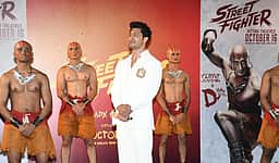 15 நிமிடங்கள் மூச்சை அடக்கி ஆச்சரியப்படுத்திய வித்யுத் ஜம்வால்!