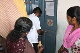 அரசு குடியிருப்புகளில் வாடகை செலுத்தாத வீடுகளுக்கு ’சீல்’
