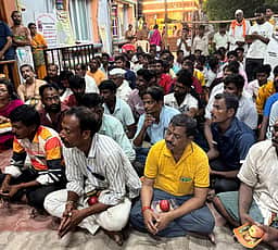 காமாட்சி அம்மன் கோயிலில் 
மாண்ட்ரூப் கிராம மக்கள் தரிசனம்