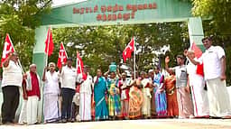 அந்தநல்லூா் ஊராட்சி ஒன்றிய அலுவலகம் முன் மாா்க்சிஸ்ட் கட்சியினா் காத்திருப்புப் போராட்டம்: பேச்சுவாா்த்தைக்குப் பிறகு தற்காலிகமாக ஒத்திவைப்பு