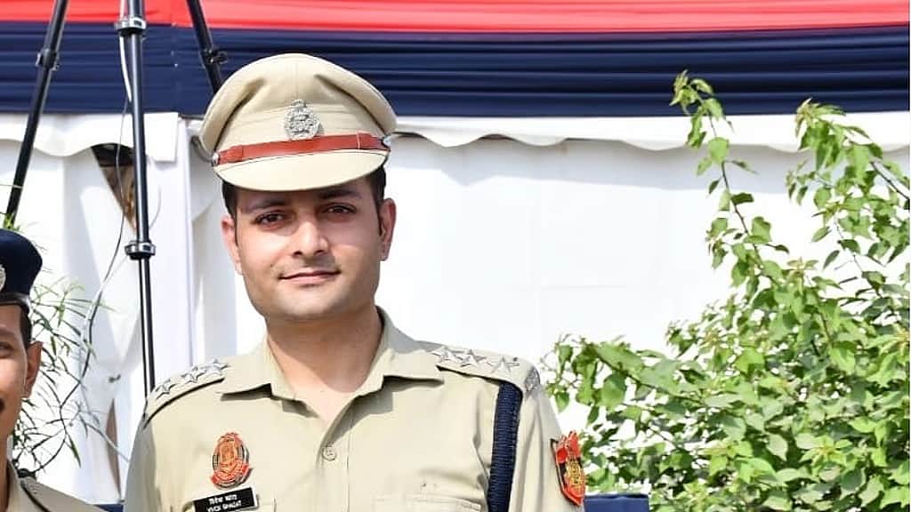 பெண் பத்திரிகையாளரிடம் பாலியல் சீண்டலில் ஈடுபட்ட காவலருக்கு பதவி உயர்வு?
