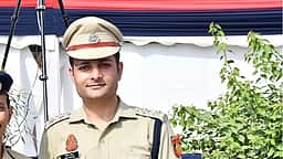 பெண் பத்திரிகையாளரிடம் பாலியல் சீண்டலில் ஈடுபட்ட காவலருக்கு பதவி உயர்வு?