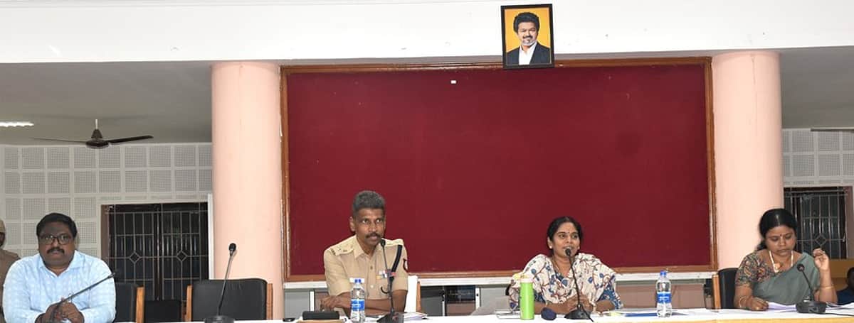 அரியலூரில் சட்டம், ஒழுங்கு பிரச்னை ஏற்படாமல் தடுக்க வேண்டும்: ஆட்சியா்