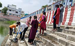 காஞ்சிபுரம் சா்வதீா்த்தக்குளம் தூய்மைப்பணி