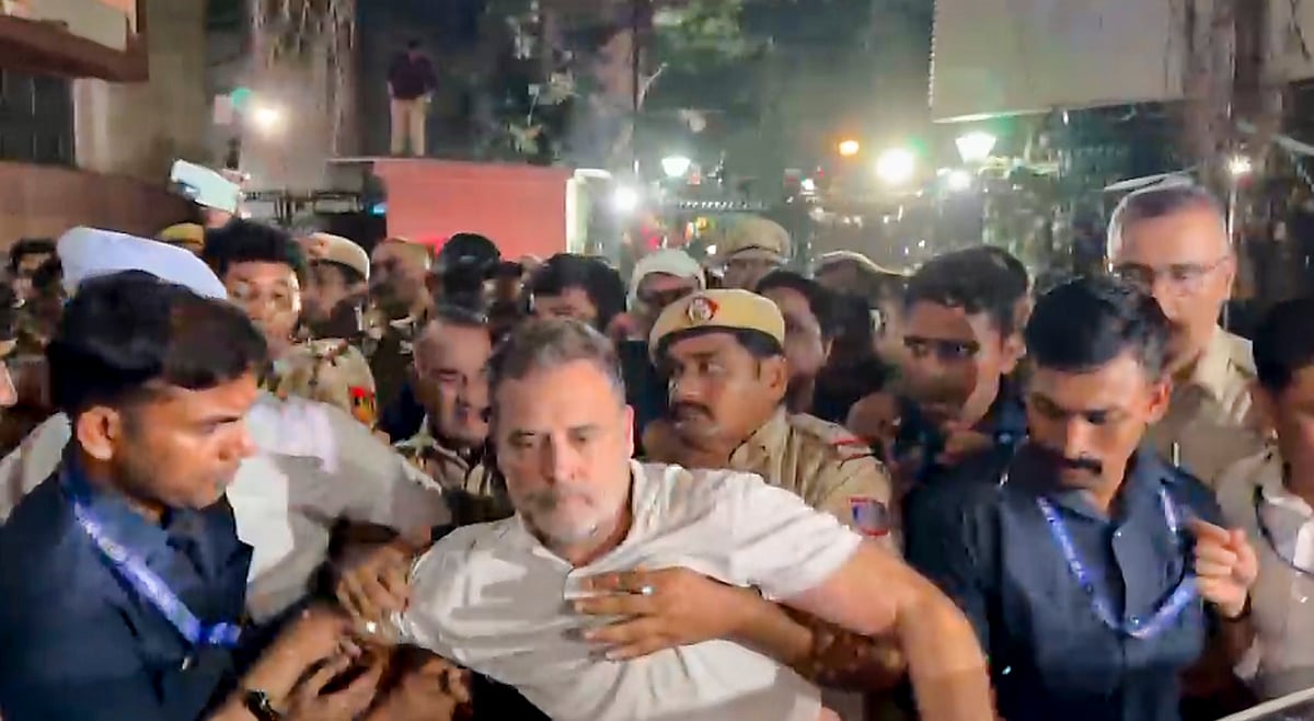தில்லியில் ராகுல், பிரியங்கா காந்தி கைது - புகைப்படங்கள்