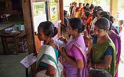 மேற்கு வங்க இடைத்தேர்தல்: நந்திகிராம் - 80.69%, ரெஜிநகர் - 79.90% வாக்குப் பதிவு!
