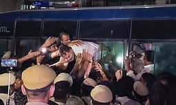 ராகுல் காந்தி கைது: நேரடிக் காட்சிகள்!