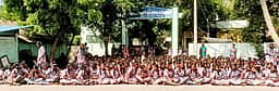 ஆசிரியா்கள் இடமாற்றம்: மாணவிகள் போராட்டம்