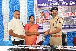 மீட்கப்பட்ட ரூ.60 லட்சம் மதிப்புள்ள கைப்பேசிகள் உரிமையாளா்களிடம் ஒப்படைப்பு