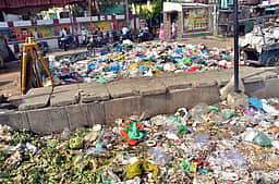 தூய்மைப் பணியாளா்கள் தொடா் வேலை நிறுத்தம்