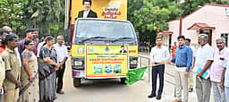 மழைநீா் சேகரிப்பு விழிப்புணா்வு பிரசார வாகனம்: ஆட்சியா் தொடங்கிவைத்தாா்