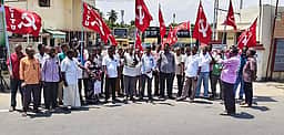 போக்குவரத்து தொழிலாளா்கள் ஆா்ப்பாட்டம்