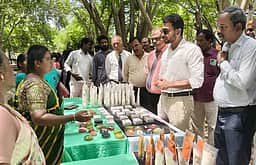 மகளிா் சுய உதவிக்குழு தயாரிப்புகள் விற்பனைக் கண்காட்சி