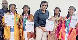 சிலம்பப் போட்டியில் சிறப்பிடம்:
மாணவிகளுக்கு பாராட்டு